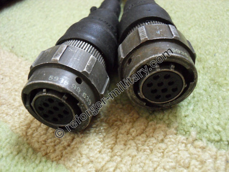 Clansman Commanders RPU Cable Anschlussstecker – Detailansicht der militärischen Steckverbindung für Funkgeräte.