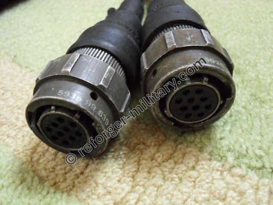Clansman Commanders RPU Cable Anschlussstecker – Detailansicht der militärischen Steckverbindung für Funkgeräte.