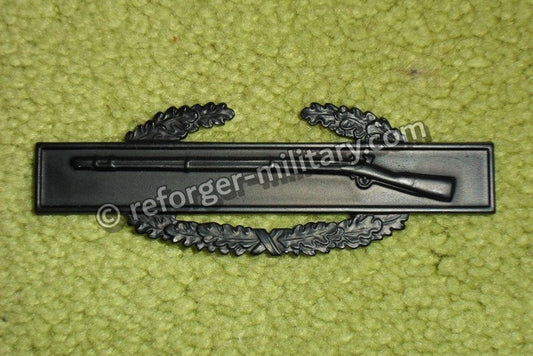 Combat Infantry Badge 1st Award Army CIB Anstecker. Matt schwarz brüniert, Metall-Ausführung.
