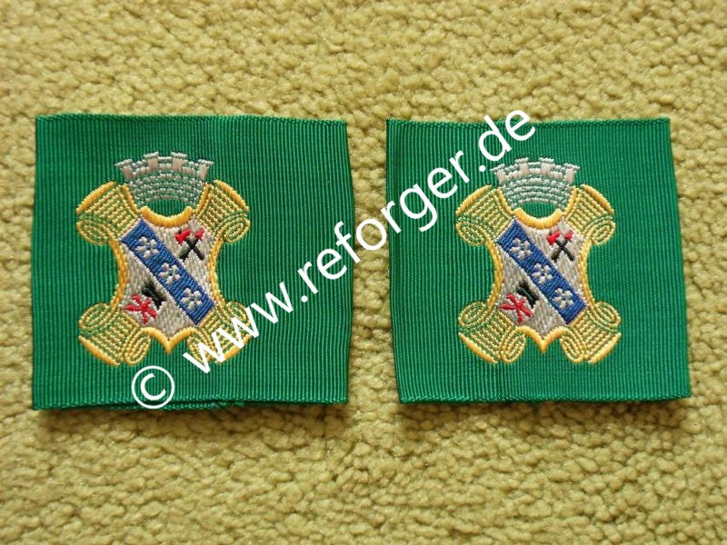 Grüne Filzschlaufen mit besticktem Einheitswappen des 8th Infantry Regiment
