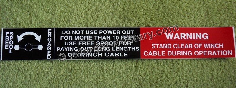 Aufkleber mit Bedienhinweisen für die Seilwinde am HMMWV M998