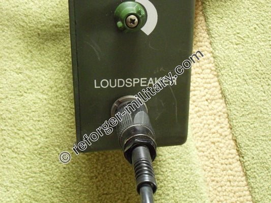 LS-688/VRC Militärlautsprecher Anschlussbuchse mit installiertem CX-13492/VRC Anschlusskabel.