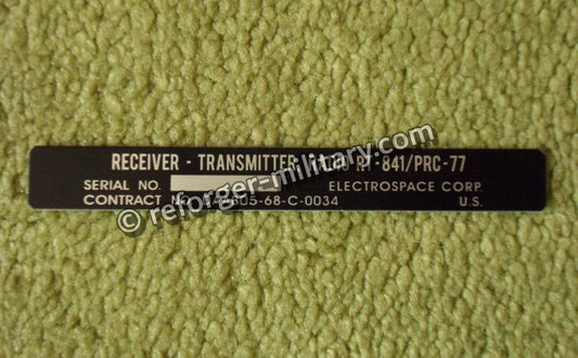 Original US Army PRC-77 Data Plate von Electrospace Corp. – Typenschild für Receiver-Transmitter RT-841.