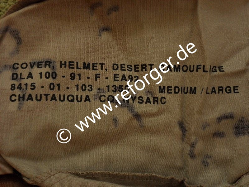 Stempelung des US Cover Helmet Desert Storm 6-Color Chocolate Chip Helmbezugs mit Typenbezeichnung und NSN