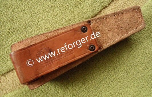 Signal Corps Tool Kit CS-34, Ansicht von hinten, robustes Design für einfache Befestigung und Zugang