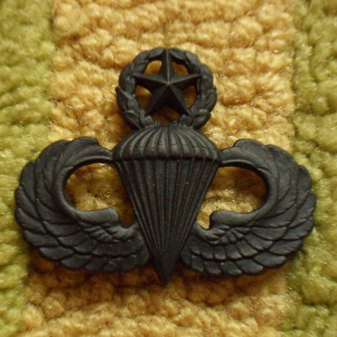 Anstecker US Parachutist Master Schwarz Brüniert