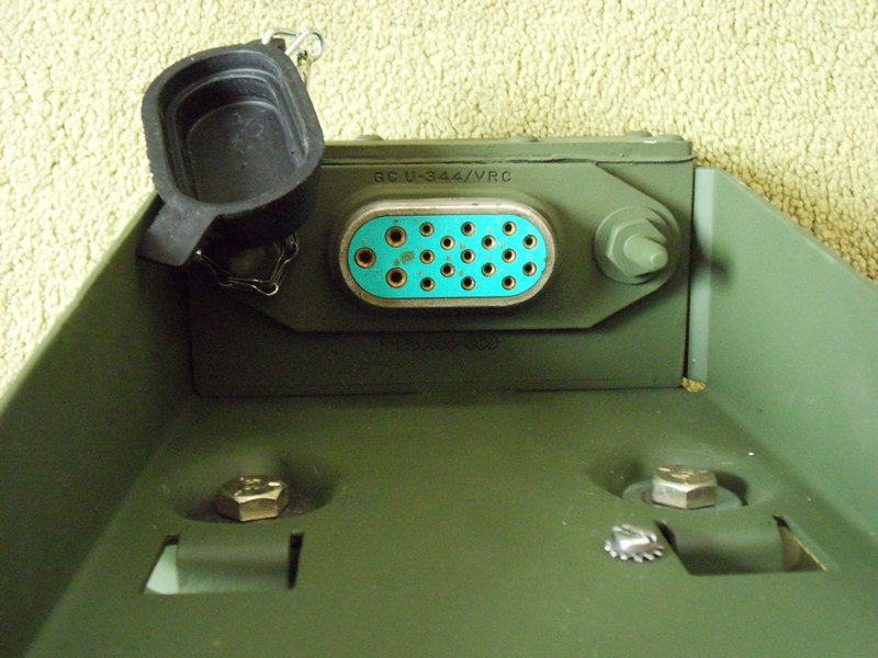 MT-1898 Mounting Montagerahmen Halterung, elektrischer Anschluss (Junction Box) für R-442 US-Army Funkempfänger