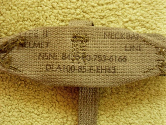 Typenbezeichnung für M1-Stahlhelm Nackenband