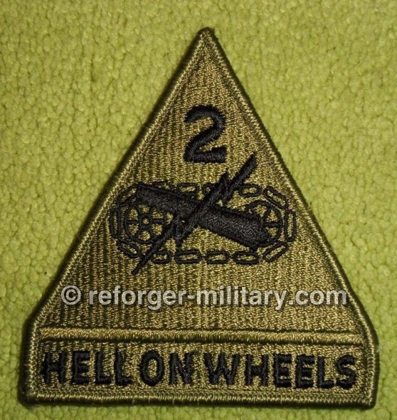 Subdued 2nd Armored Division Patch „Hell on Wheels“. Gedämpftes US Army SSI Abzeichen in Oliv-Schwarz 