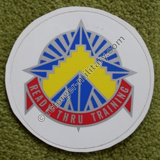 Logo-Aufkleber der 7th Army Training Command mit Slogan "Ready Thru Training"
