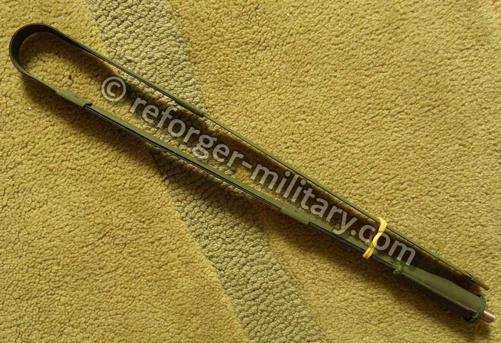 AT-892 Blattantenne für das PRC-77 Funkgerät im flexibel zusammengefalteten Zustand.