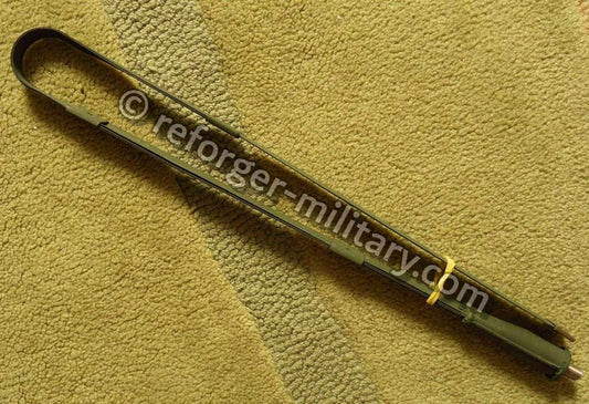 AT-892 Blattantenne für das PRC-77 Funkgerät im flexibel zusammengefalteten Zustand.