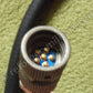 Detailansicht des 6-Pin U-229 U Audio und Data Anschlusssteckers am Sincgars Crypto Fill Cable
