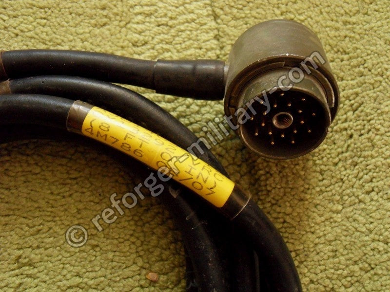 Anschluss-Detailansicht des Steckers vom CX-13292 VRC Interconnect Kabel.
