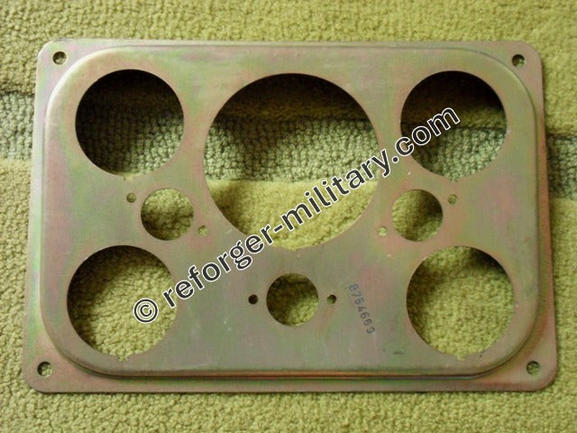 Armaturenbrett M151 Detailansicht Aussparungen