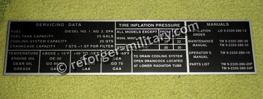 Original HMMWV M998 Servicing Instruction Plate – Datenplatte für Fahrzeugwartung und Gearbox-Informationen.