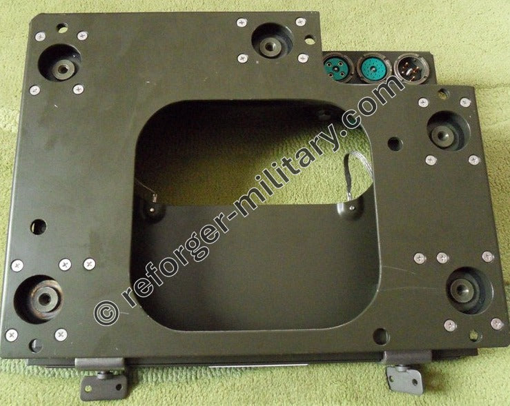 Detailansicht des Mounting MT-1029/VRC für US-Funkgeräte.