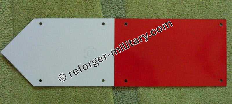 Militärischer Wegweiser – Richtungsschild