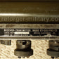 Typenschild des RT-505 PRC-25 Funkgeräts mit Seriennummer und Hersteller