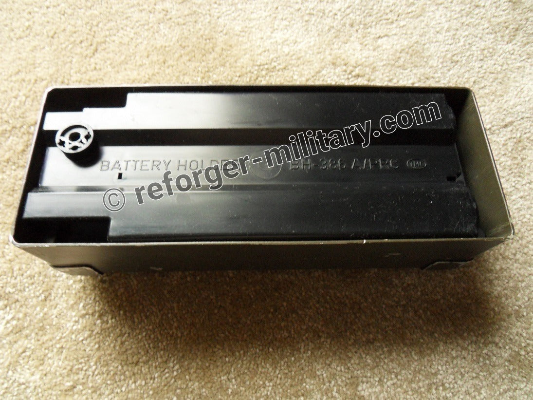 PRC‑77 D‑Cell Battery Holder, eingesetzt in der Batteriebox CY‑2562