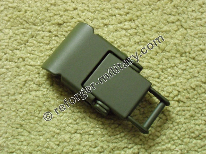 Klemme zur Gehäuseverriegelung am US-Funkgerät PRC-77