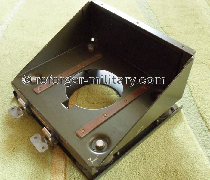 Detailansicht der PRC-77 Funkgerätehalterung (MT-1031) – für den Einbau in Militärfahrzeuge