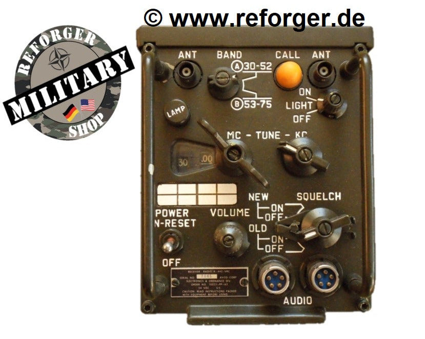 R-442/VRC Funkempfänger, Ansicht von vorne mit Bedienelementen