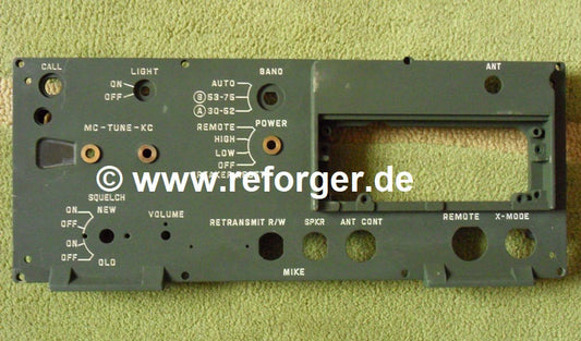 Frontansicht des Bedienfelds für Radio Receiver-Transmitter RT-246/VRC mit beschrifteten Bedienkomponenten – Kommunikation Ersatzteil, Radio Front Panel