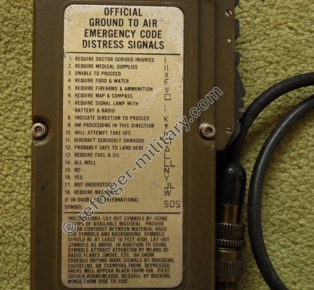 Detailansicht des RT-278(A)/URC-10 SAR-Funkgeräts