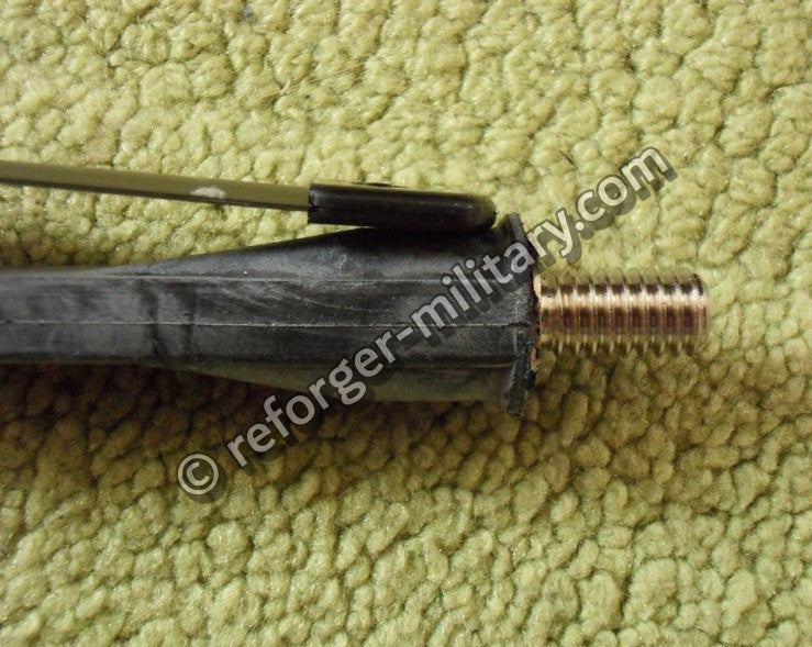 Detailansicht: Integriertes Gewinde der SEM 35 Blattantenne AT-272.