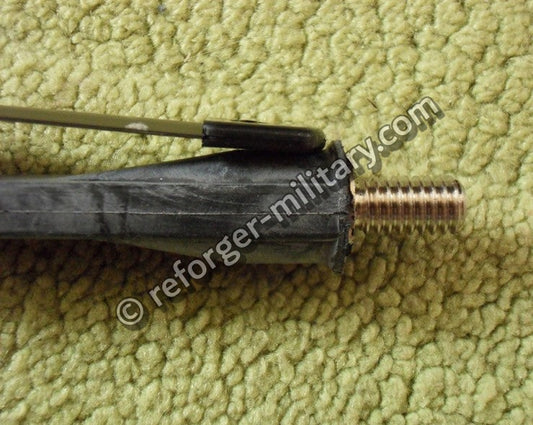 Detailansicht: Integriertes Gewinde der SEM 35 Blattantenne AT-272.