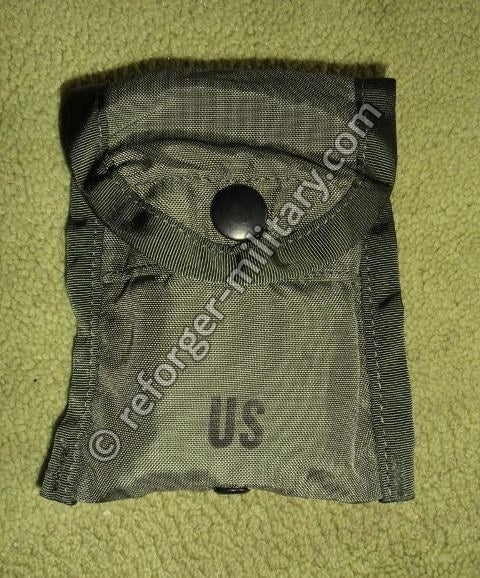Gesamtansicht der US Army Case Field LC1 Pouch als Kompass und Verbandspäckchen Tasche.