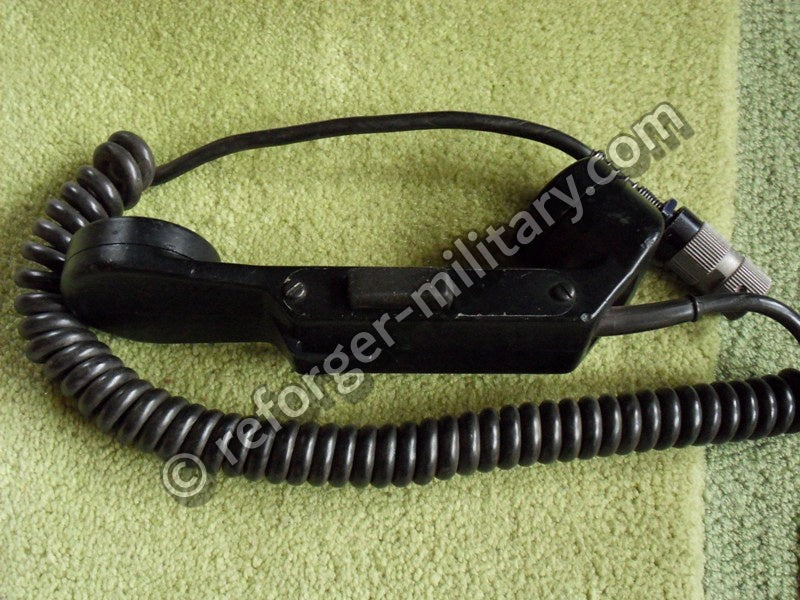 Detailansicht der Sprechtaste (PTT) am US Army H-189/GR Handset