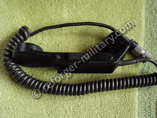 Detailansicht der Sprechtaste (PTT) am US Army H-189/GR Handset