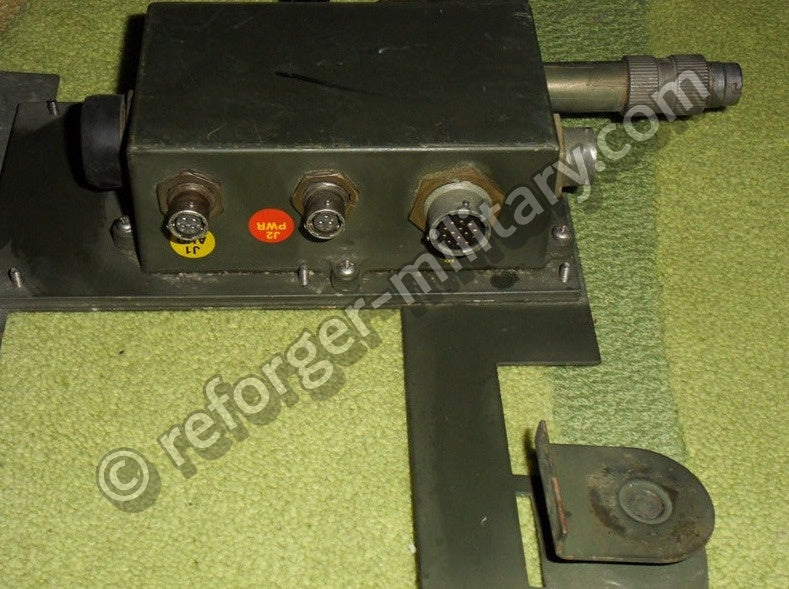 Audio-Anschlüsse und Kabel-Verbindungen der J-3513A/U Verteilerbox zum KY-57 Gerät.