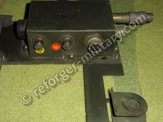 Audio-Anschlüsse und Kabel-Verbindungen der J-3513A/U Verteilerbox zum KY-57 Gerät.