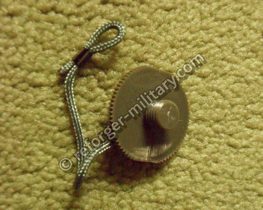 Detailansicht des Einschraubgewindes der originalen US Army PRC-77 Antennensockel-Schutzkappe