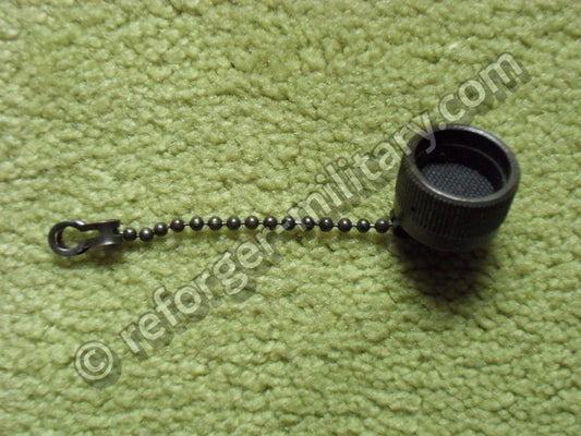 Innenansicht der originalen US Army Schutzkappe (Shorting-Type) mit Bajonettverschluss für U-283/U und U-183/U Audio-Buchsen.