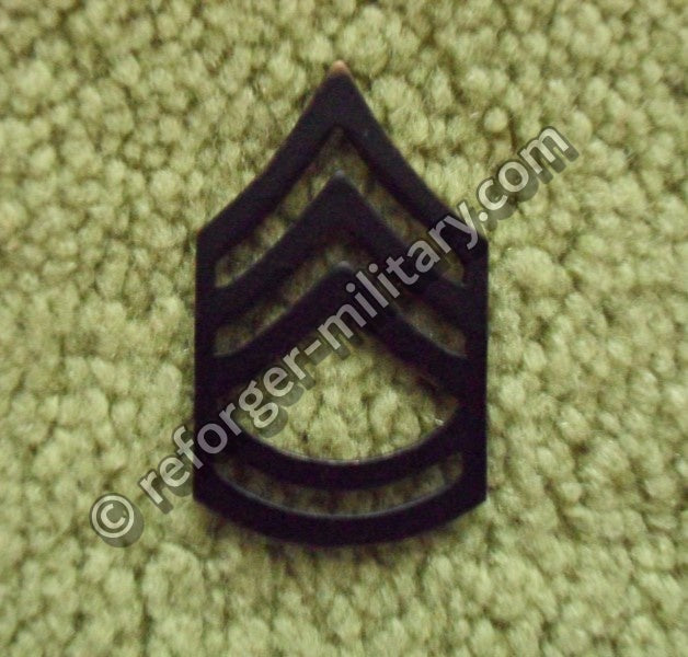 U.S. Army Sergeant First Class (SFC) Rangabzeichen aus Metall – Subdued Rank Insignia Pins for BDU Uniform.