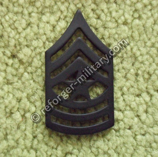 U.S. Army Sergeant Major (SGM) Rangabzeichen aus Metall – Subdued Rank Insignia with Star for BDU Uniform.