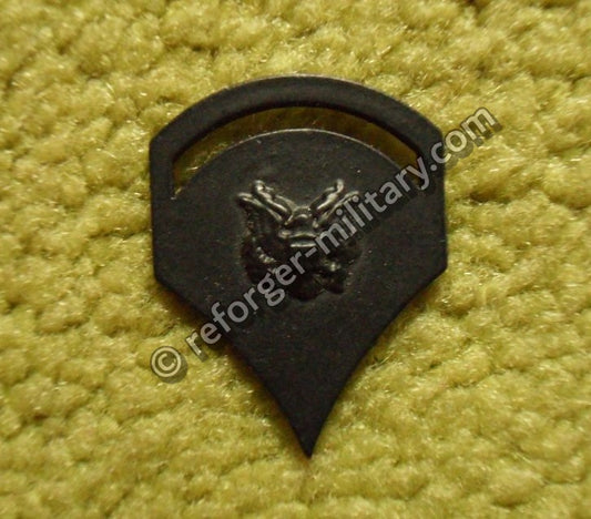 U.S. Army Specialist 5 (SP5) Rangabzeichen aus Metall – Subdued Rank Insignia Pin Vietnam Era.