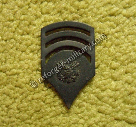 U.S. Army Specialist 7 (SP7) Rangabzeichen aus Metall – Subdued Rank Insignia Vietnam Era Expert Grade.