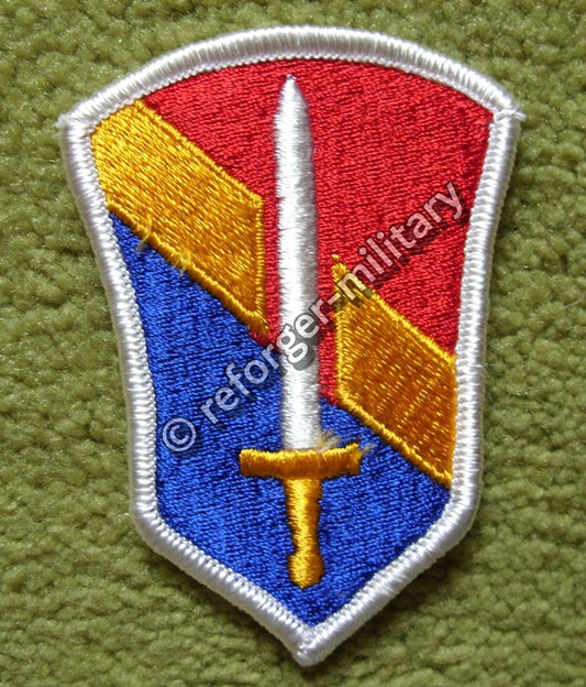 Originales US Army 1st Field Force Vietnam Abzeichen in der farbigen Full-Color-Variante für die Ausgehuniform.