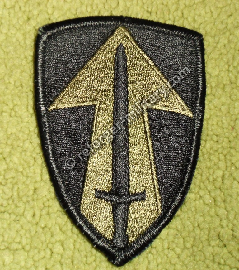 Originales US Army 2nd Field Force Vietnam Patch in der oliv-schwarzen Subdued-Variante für die Felddienstuniform.