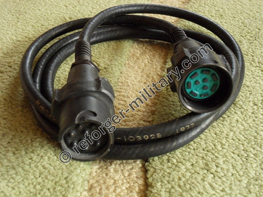Detailansicht WM-70B/U US Army Audiokabel mit U-77/U Anschlusssteckern – militärisches Verlängerungskabel für Funkgeräte und Kommunikationskomponenten.
