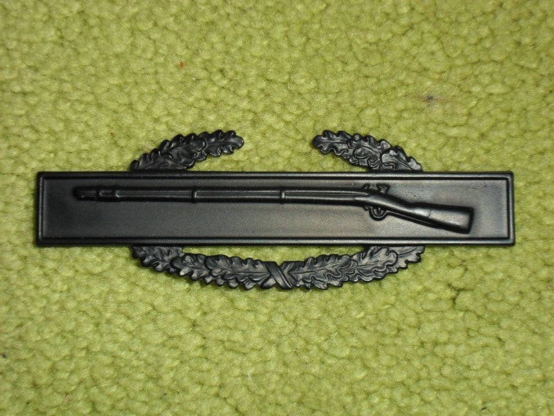 CIB-Anstecker – Combat Infantry Badge schwarz brüniert, Metall-Ausführung